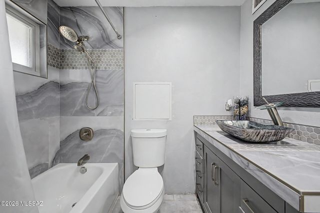 6241 E 34th Street, Tucson, AZ 85711