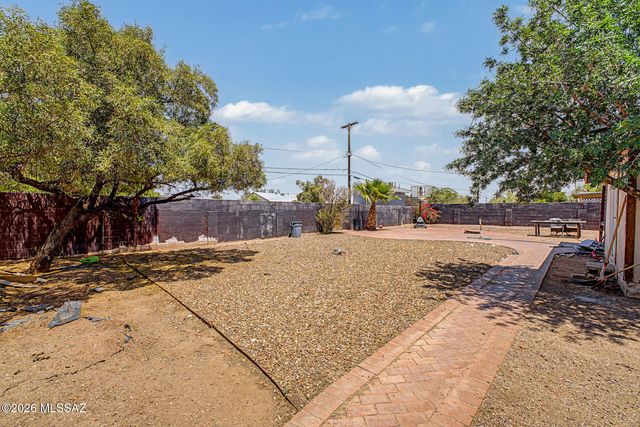 6241 E 34th Street, Tucson, AZ 85711