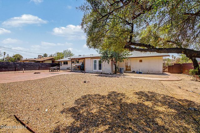 6241 E 34th Street, Tucson, AZ 85711