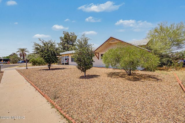 6241 E 34th Street, Tucson, AZ 85711