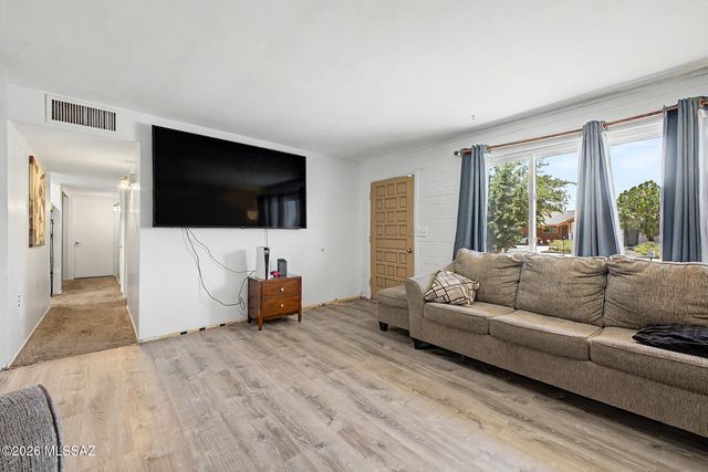 6241 E 34th Street, Tucson, AZ 85711