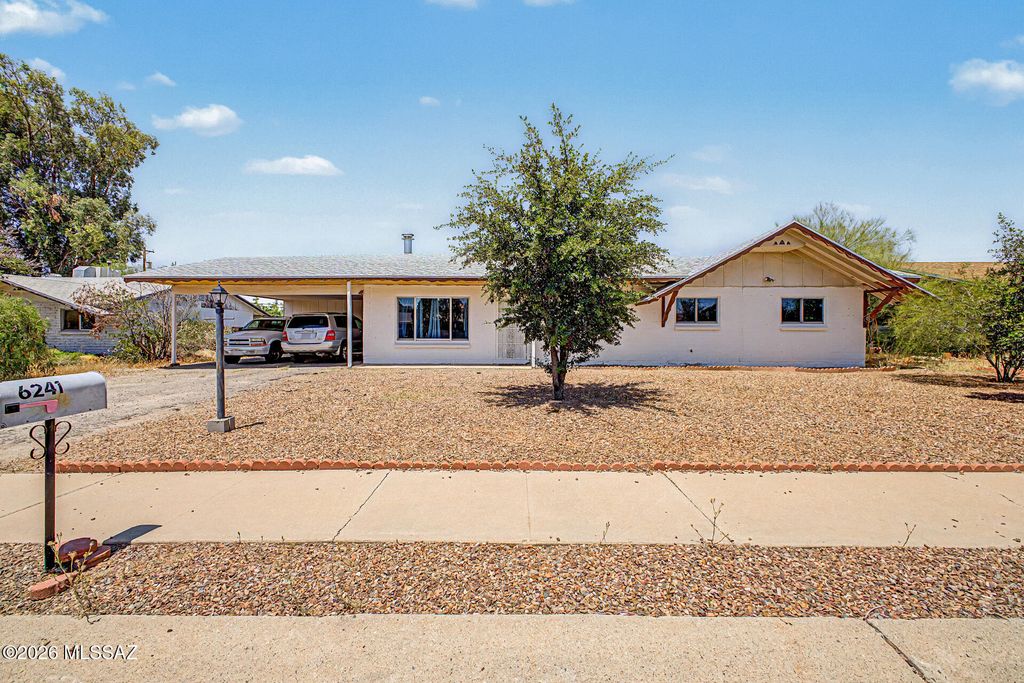6241 E 34th Street, Tucson, AZ 85711