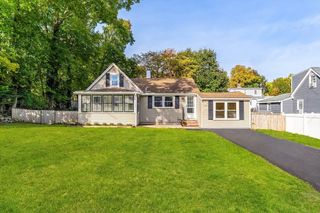 10 Corinne Pkwy, Middleboro, MA 02346