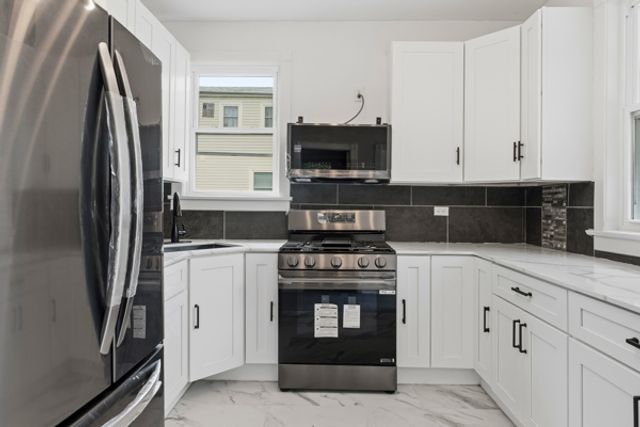 7948 S Colfax Avenue, Chicago, IL 60649