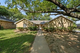 2200 Shady Meadow Court, Arlington, TX 76013