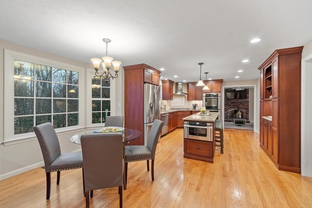 2 Macquarrie Lane, Westford, MA 01886