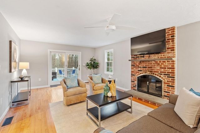 2 Macquarrie Lane, Westford, MA 01886