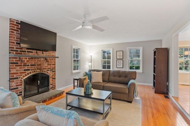 2 Macquarrie Lane, Westford, MA 01886