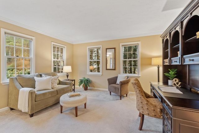 2 Macquarrie Lane, Westford, MA 01886