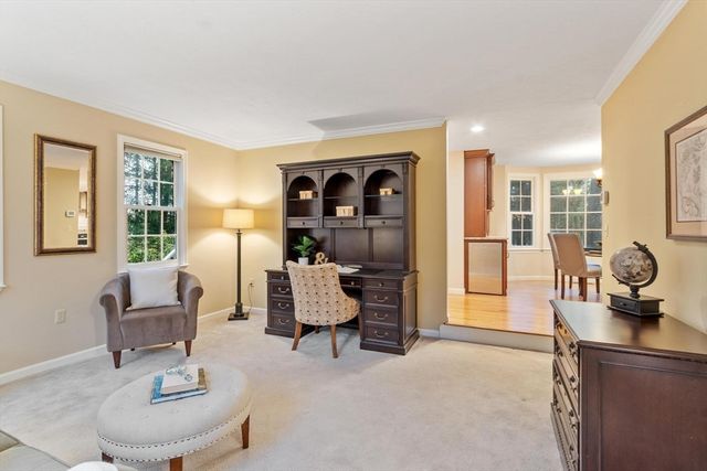 2 Macquarrie Lane, Westford, MA 01886