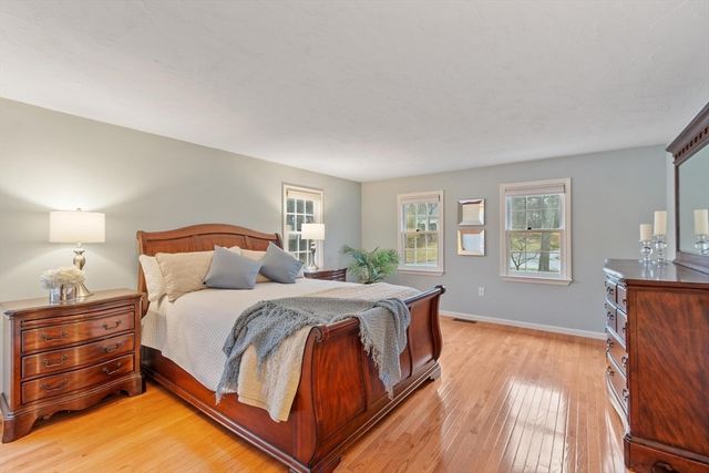 2 Macquarrie Lane, Westford, MA 01886