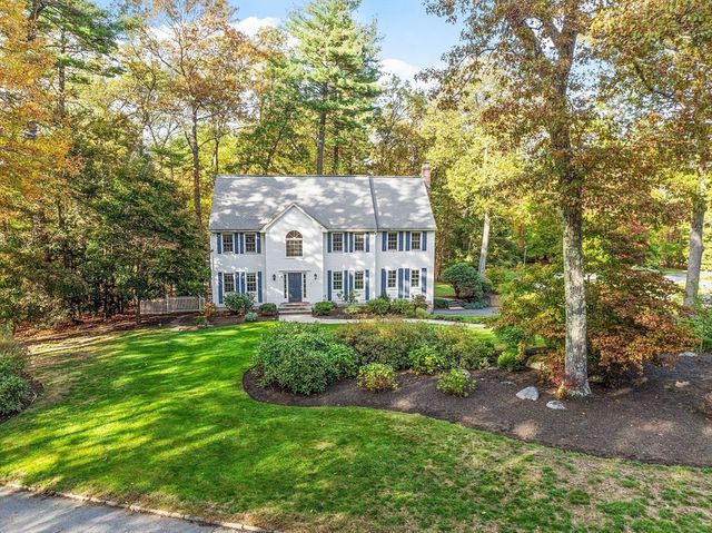 2 Macquarrie Lane, Westford, MA 01886