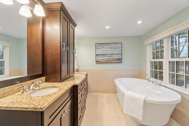 2 Macquarrie Lane, Westford, MA 01886