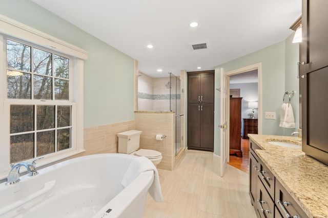 2 Macquarrie Lane, Westford, MA 01886