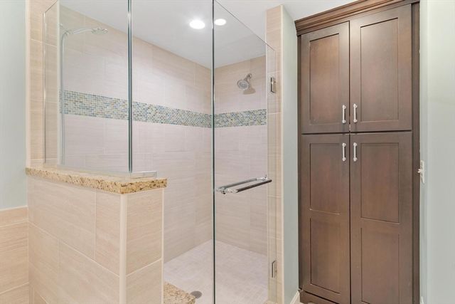 2 Macquarrie Lane, Westford, MA 01886