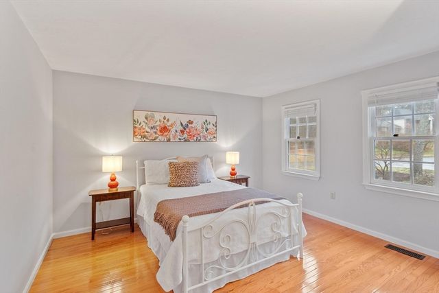 2 Macquarrie Lane, Westford, MA 01886