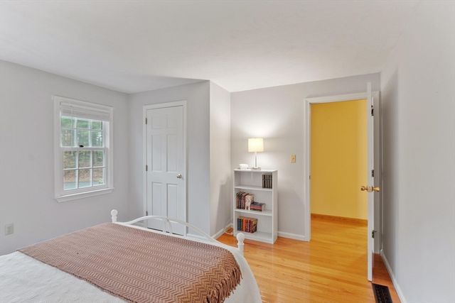 2 Macquarrie Lane, Westford, MA 01886