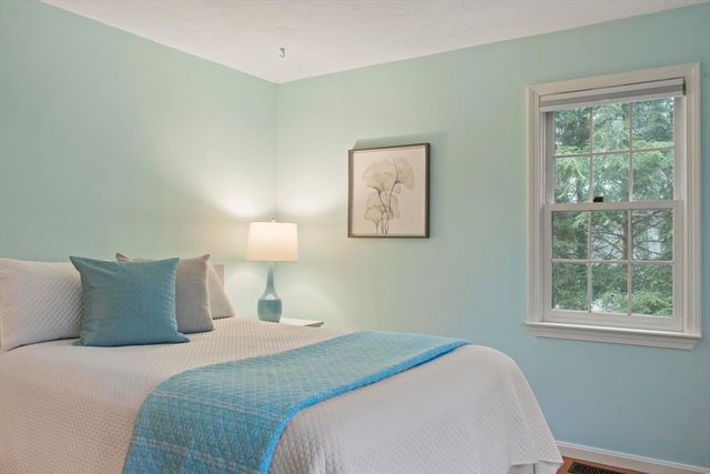 2 Macquarrie Lane, Westford, MA 01886