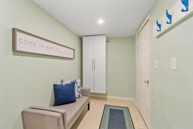 2 Macquarrie Lane, Westford, MA 01886