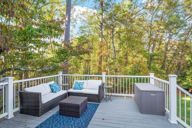 2 Macquarrie Lane, Westford, MA 01886