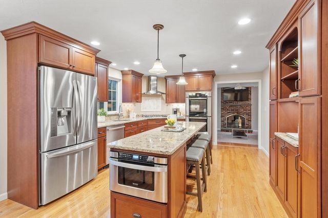 2 Macquarrie Lane, Westford, MA 01886