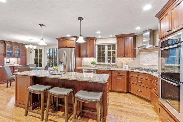 2 Macquarrie Lane, Westford, MA 01886