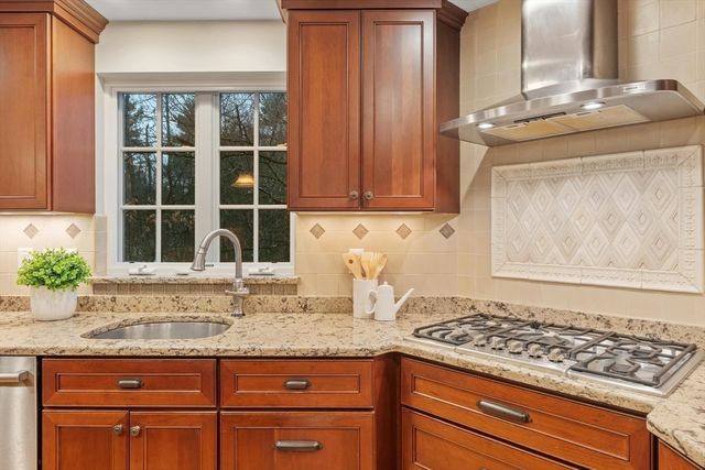 2 Macquarrie Lane, Westford, MA 01886