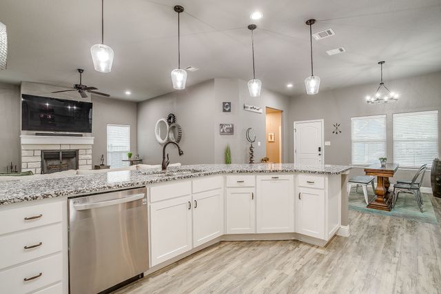 1576 Lizzie Lane, Burleson, TX 76028