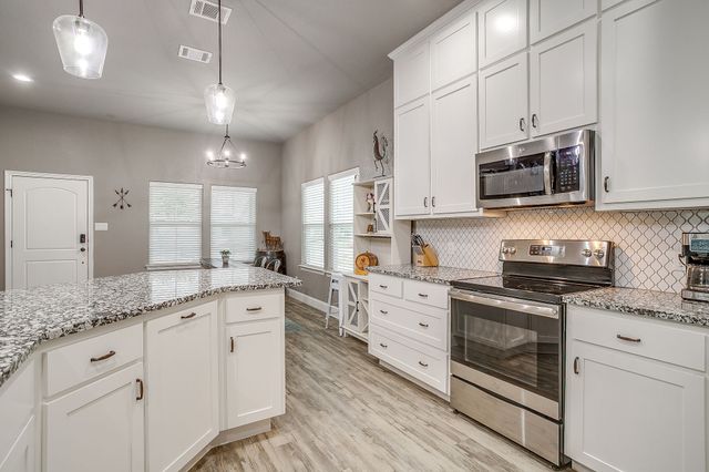 1576 Lizzie Lane, Burleson, TX 76028