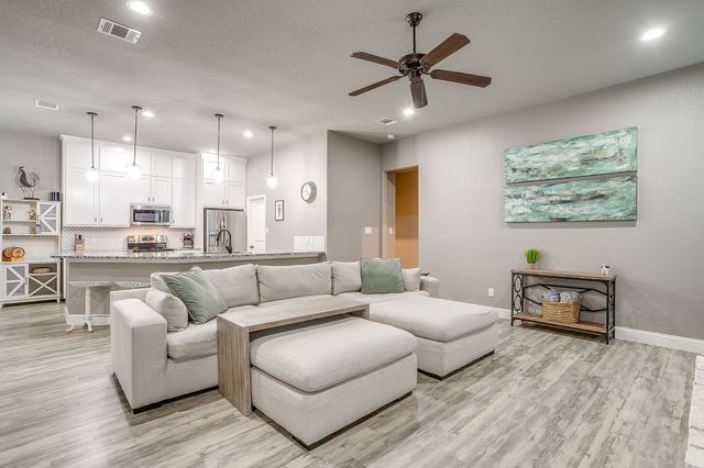 1576 Lizzie Lane, Burleson, TX 76028