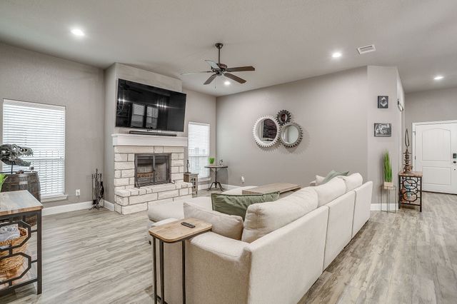 1576 Lizzie Lane, Burleson, TX 76028