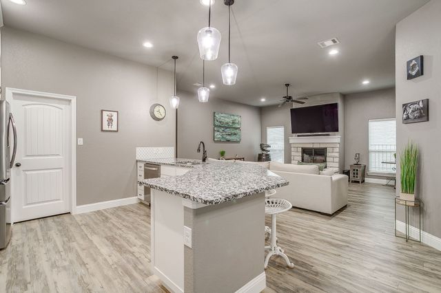 1576 Lizzie Lane, Burleson, TX 76028