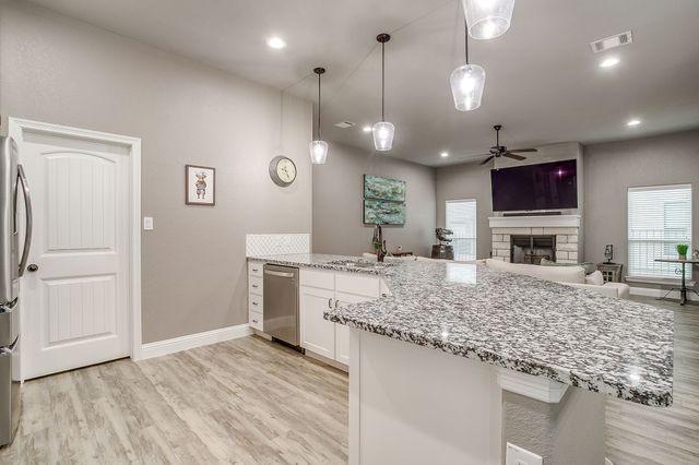 1576 Lizzie Lane, Burleson, TX 76028