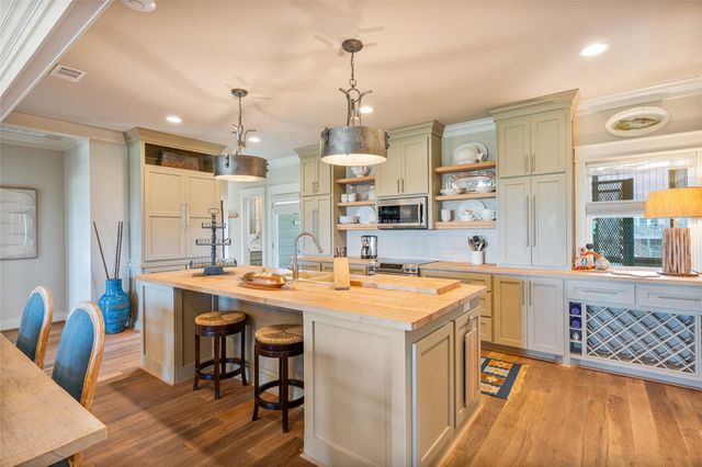 4424 Hatteras Drive, Crystal Beach, TX 77650