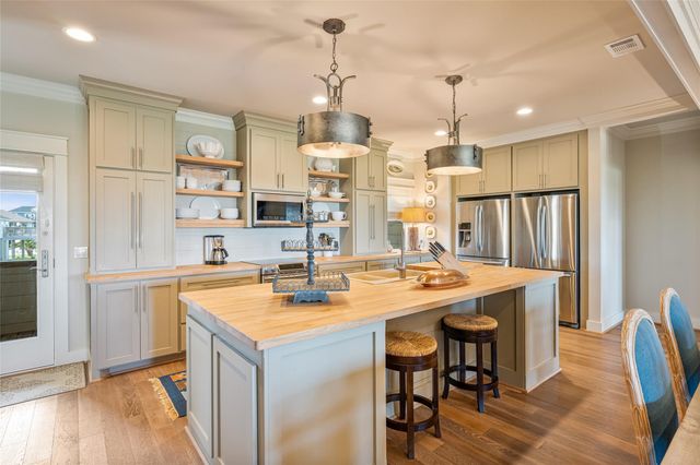 4424 Hatteras Drive, Crystal Beach, TX 77650