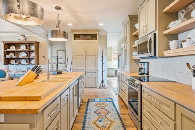 4424 Hatteras Drive, Crystal Beach, TX 77650