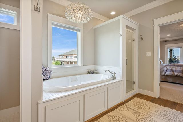 4424 Hatteras Drive, Crystal Beach, TX 77650