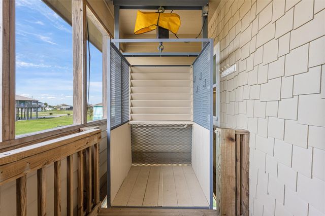 4424 Hatteras Drive, Crystal Beach, TX 77650