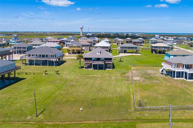 4424 Hatteras Drive, Crystal Beach, TX 77650
