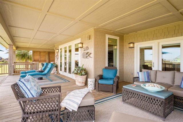 4424 Hatteras Drive, Crystal Beach, TX 77650