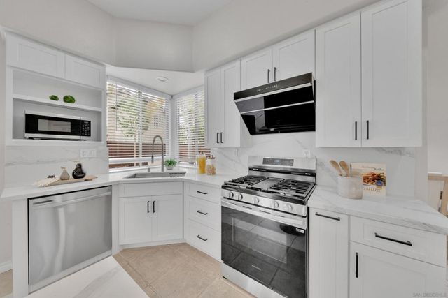 11674 Scripps Creek Dr, San Diego, CA 92131