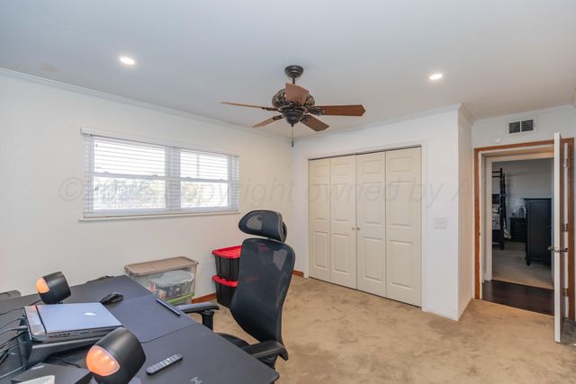 1501 BAILEY Avenue, Dumas, TX 79029