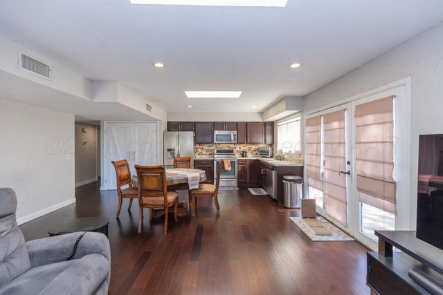 1501 BAILEY Avenue, Dumas, TX 79029