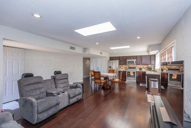 1501 BAILEY Avenue, Dumas, TX 79029