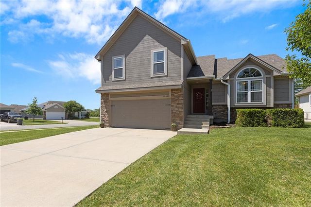 18448 CURRY Street, Gardner, KS 66030