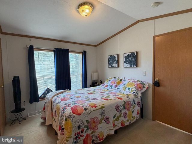 21 BLUEBIRD LN, Whiting, NJ 08759