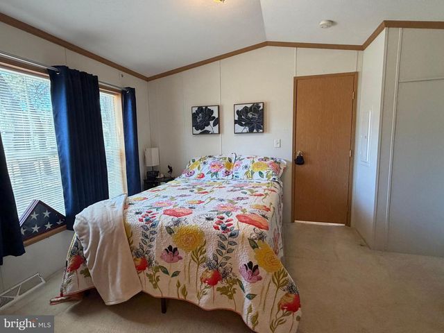 21 BLUEBIRD LN, Whiting, NJ 08759