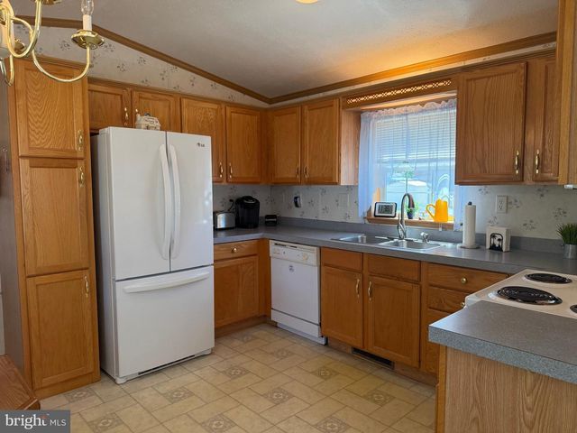 21 BLUEBIRD LN, Whiting, NJ 08759