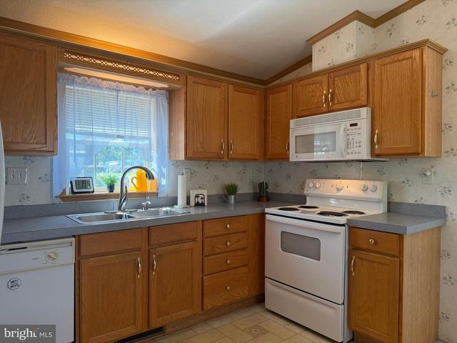 21 BLUEBIRD LN, Whiting, NJ 08759
