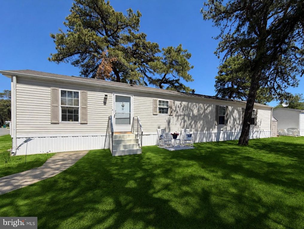 21 BLUEBIRD LN, Whiting, NJ 08759